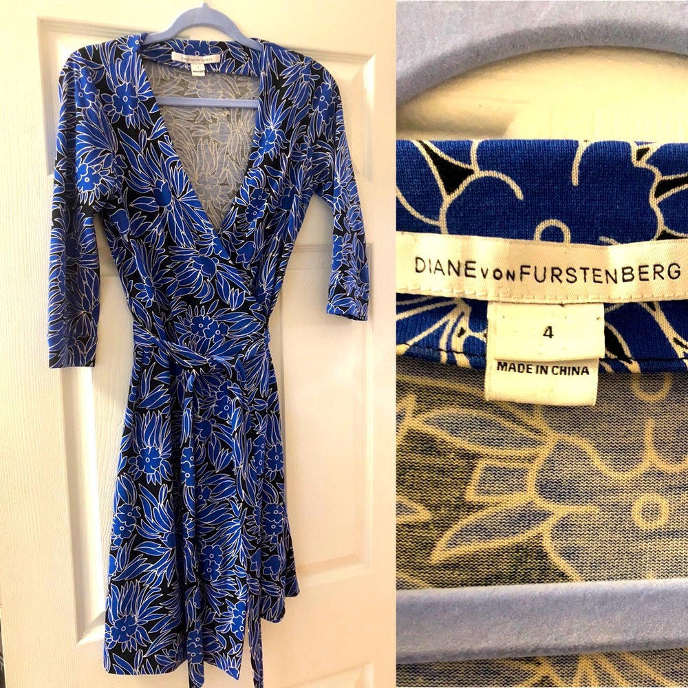 DVF Classic Wrap Dress Size 4 Blue Floral Pattern